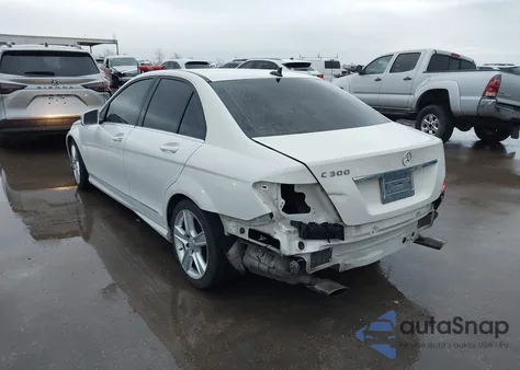 2010 Mercedes-Benz C 300 из США, поврежденный, VIN WDDGF5EB4AF495411